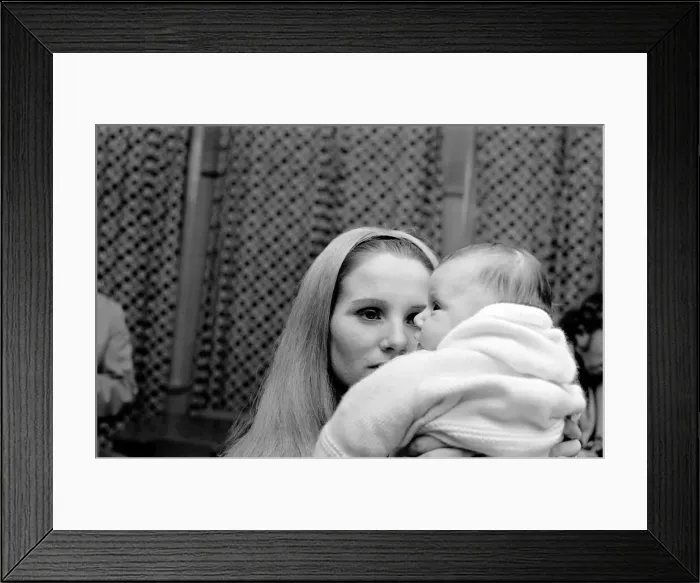 Framed Print : A woman with her baby girl. November 1969 Z10895-006 Framed Print : A woman with her baby girl. November 1969 Z10895-006
