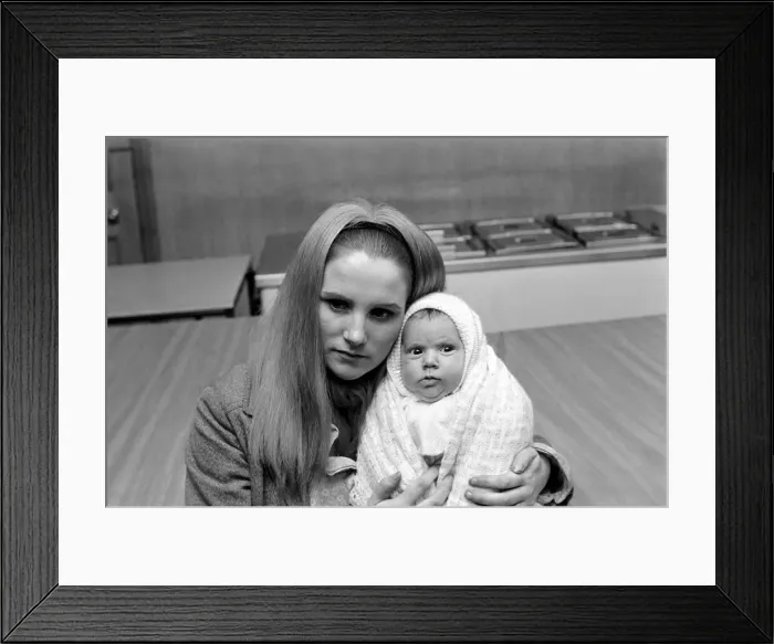 Framed Print : A woman with her baby girl. November 1969 Z10895-005 Framed Print : A woman with her baby girl. November 1969 Z10895-005