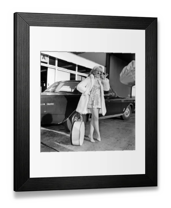 Framed Print : Famous ventriloquist Shari Lewis seen arriving at Heathrow from Los Angeles for the Royal Framed Print : Famous ventriloquist Shari Lewis seen arriving at Heathrow from Los Angeles for the Royal