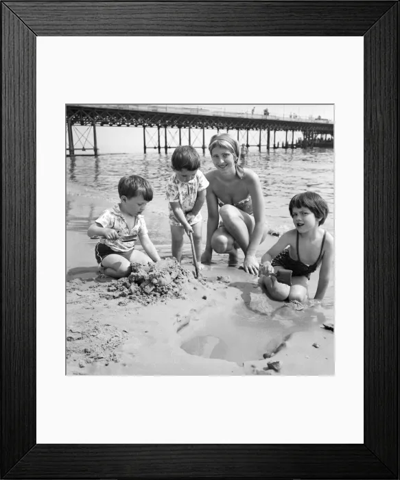 Framed Print : 19 year old nanny Birte Anderson on the beach at Bournemouth with children Elizabeth (6)