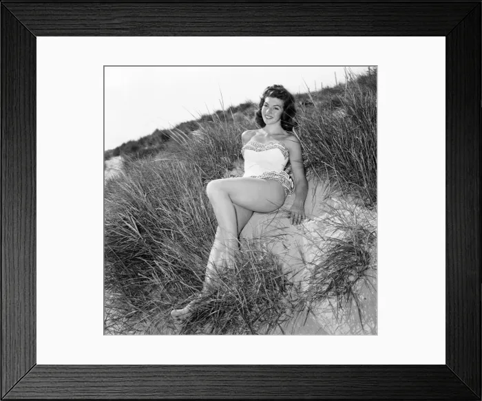 Framed Print : Glamour girls Marion and Jean Collins on the beach. June 1960 M4323-006