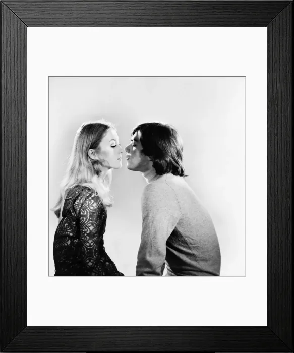 Framed Print : Love and Romance: A couple hugging and kissing. December 1969 Z12333-004 Framed Print : Love and Romance: A couple hugging and kissing. December 1969 Z12333-004