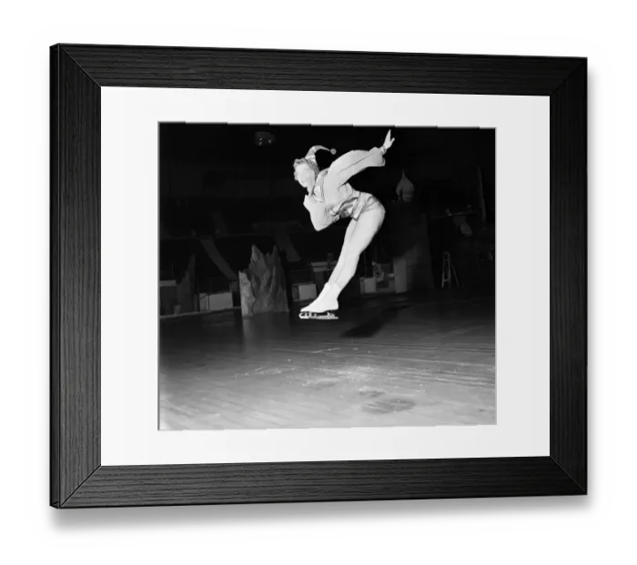 Framed Print : Sinbad on ice: Andre McLaughlin aged 18 from U. S. A. playing Sinbad