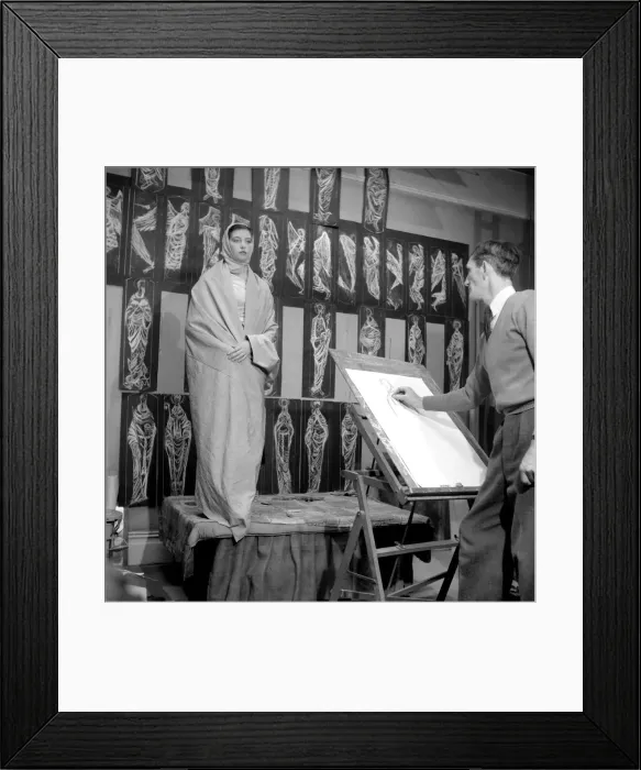 Framed Print : Marigold Dodson posing for Angel'by artist John Hutton