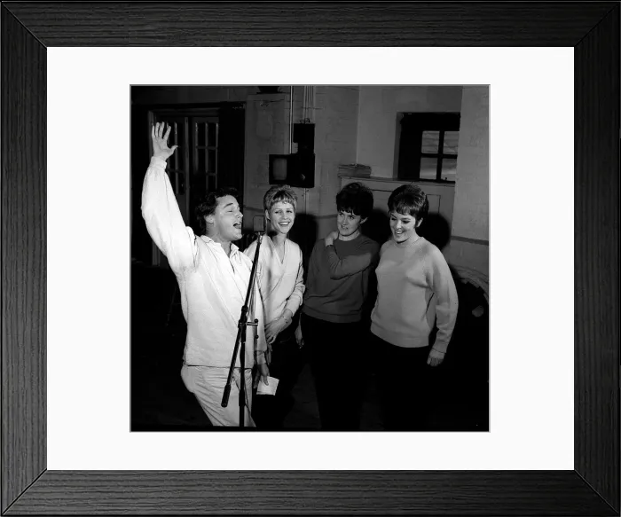 Framed Print : Singer P. J. Proby. Rehearsing with the Vernon girls for the show Framed Print : Singer P. J. Proby. Rehearsing with the Vernon girls for the show