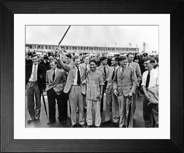 Framed Print : Everest men fly home. Men of the British Everest expedition arrived at London airport