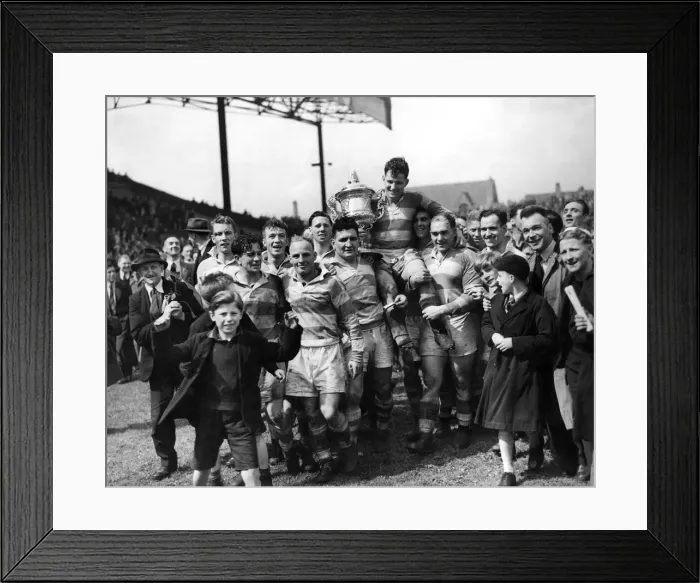 Framed Print : Rugby League Championship Final. Dewsbury v. Wigan at Maine road, Manchester
