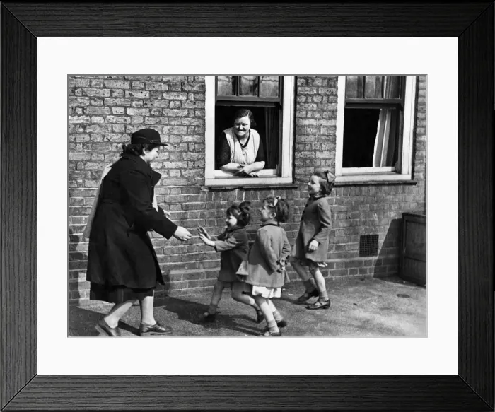 Framed Print : Postwoman Barrett home to children and granny, 20th March 1942 Framed Print : Postwoman Barrett home to children and granny, 20th March 1942