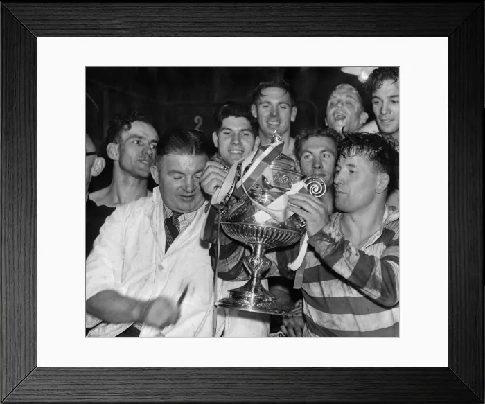 Framed Print : Wigan R. L. F. C. (with Laucs. Rugby League Cup) October 1969 P012544