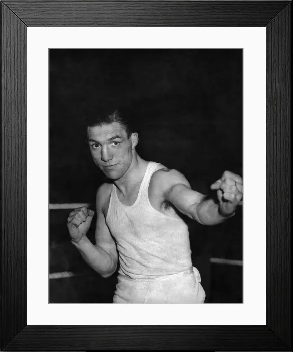 Framed Print : Ernie Roderick British Welterweight champion October 1944 P012524 Framed Print : Ernie Roderick British Welterweight champion October 1944 P012524
