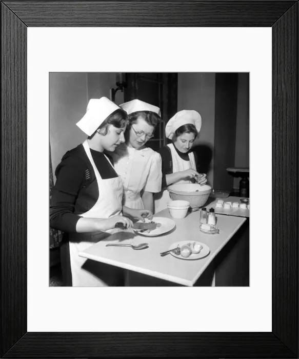 Framed Print : Blind girls taught cookery Henshaws School for the Blind, at Stretford, Lancs Framed Print : Blind girls taught cookery Henshaws School for the Blind, at Stretford, Lancs
