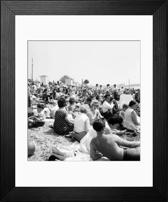 Framed Print : Southend beach (crowds). June 1960 M4333-001
