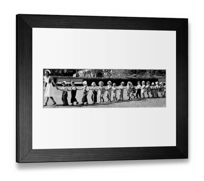 Framed Print : Holding the line. Youngsters from the Roxburgh Day Nursery at Clifton, Bristol Framed Print : Holding the line. Youngsters from the Roxburgh Day Nursery at Clifton, Bristol