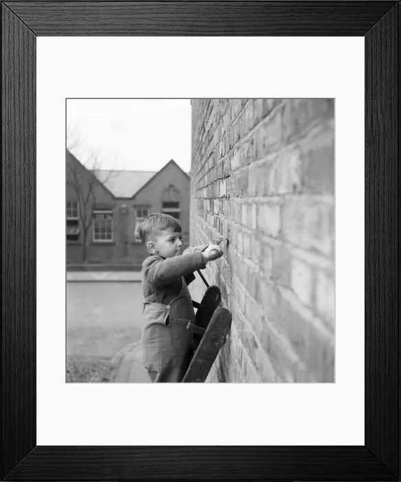 Framed Print : Strangers who pass by the back door at no 7, West View, Wallsend-on-Tyne Framed Print : Strangers who pass by the back door at no 7, West View, Wallsend-on-Tyne