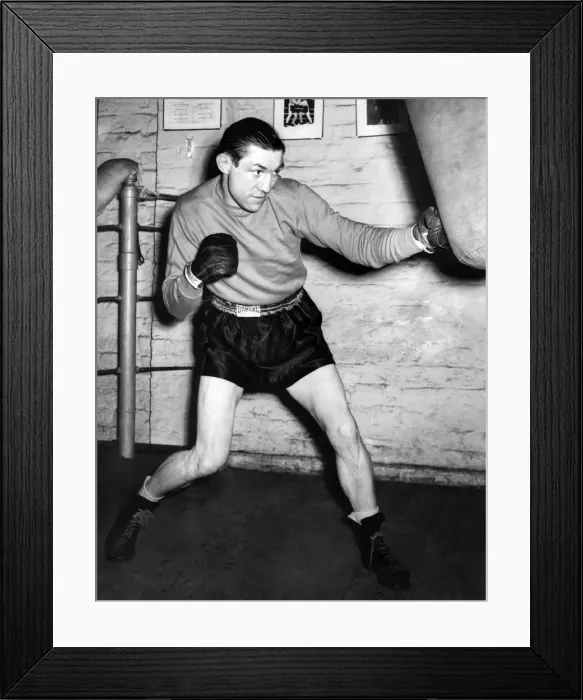 Framed Print : Champion at work. Ernie Roderick, British welterweight title holder