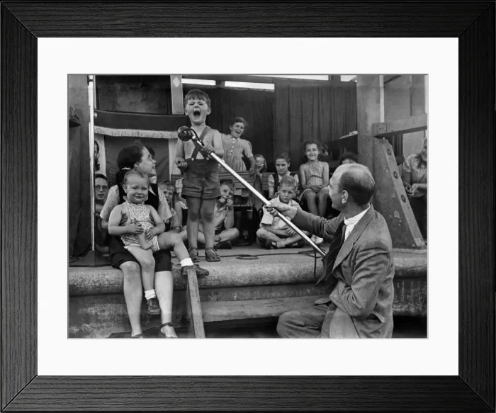 Framed Print : 3 yr old makes his bow and takes the prize. Richard Hollows aged 3 competed in a Framed Print : 3 yr old makes his bow and takes the prize. Richard Hollows aged 3 competed in a