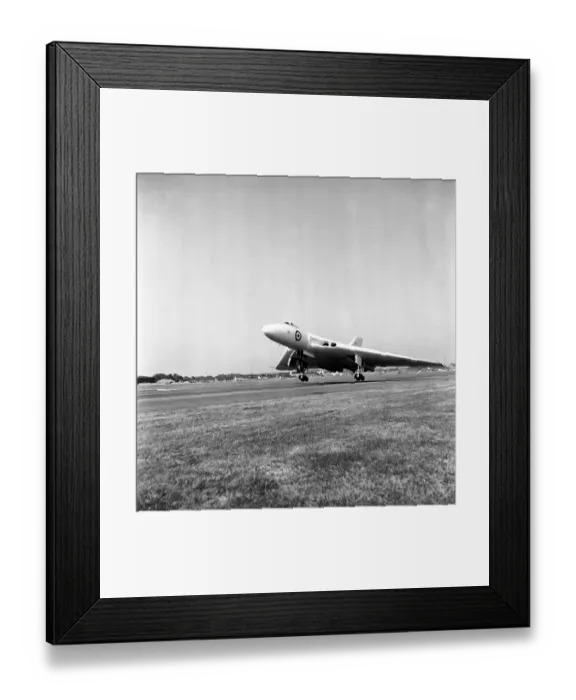 Framed Print : Farnborough Airshow 1953. The Arro Vulcan delta wing atomic bomber taking off