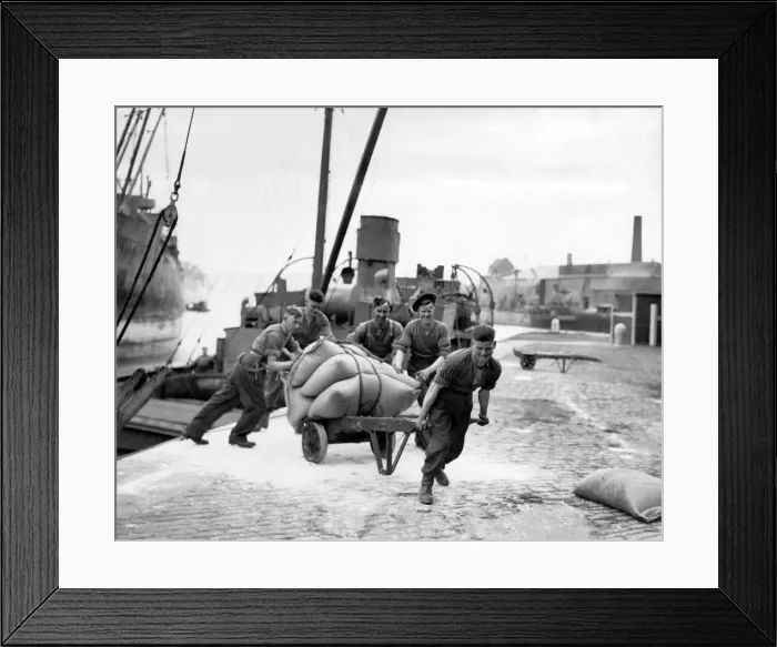 Framed Print : Soldiers unloading sugar and oil. May 1942 P012068