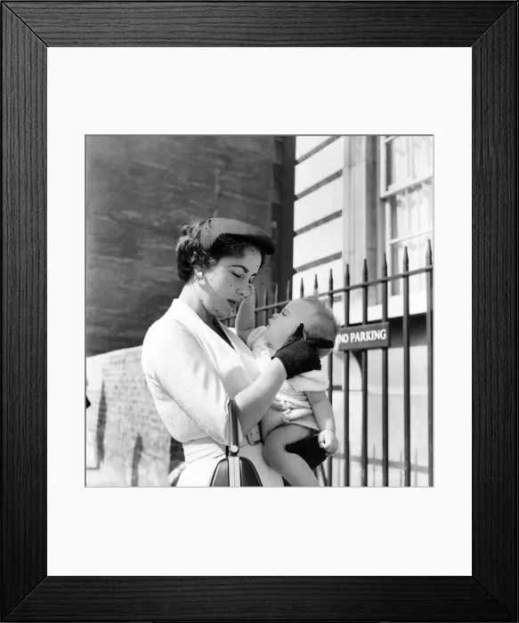 Framed Print : Elizabeth Taylor and baby. September 1953 D5512-002
