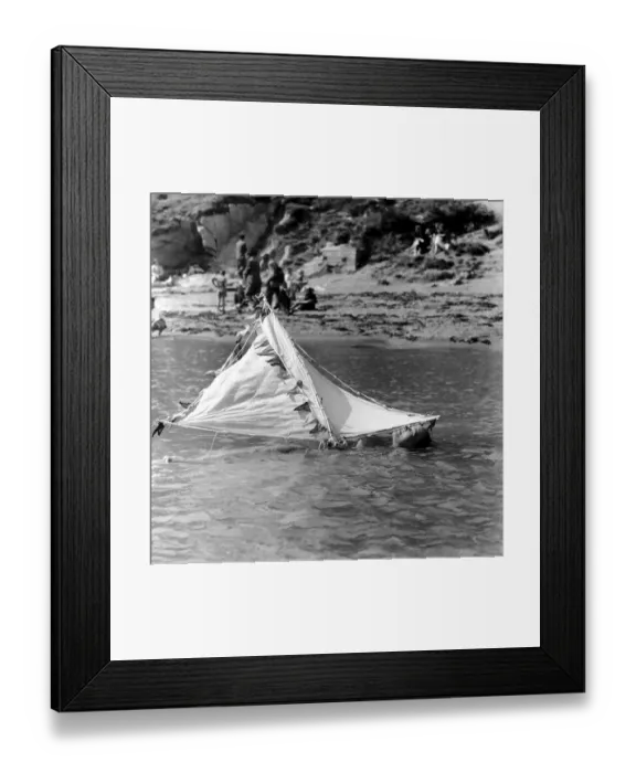 Framed Print : Holidays Clothing Fashion: Miss Wynne Owen Smith seen have testing a yacht you can wear Framed Print : Holidays Clothing Fashion: Miss Wynne Owen Smith seen have testing a yacht you can wear