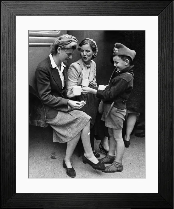 Framed Print : World War II: P. O. W. S. Among the repatriated prisoners from Vittel who arrived Framed Print : World War II: P. O. W. S. Among the repatriated prisoners from Vittel who arrived