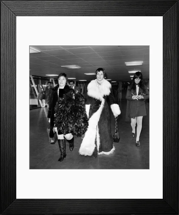 Framed Print : Lisa Minelli today left Heathrow Airport for Paris where she will be appearing in a Framed Print : Lisa Minelli today left Heathrow Airport for Paris where she will be appearing in a