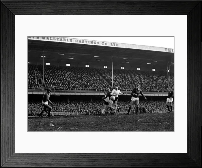 Framed Print : Derby v. Nottingham Forest. Durban between Hennessey left the Winfield Framed Print : Derby v. Nottingham Forest. Durban between Hennessey left the Winfield