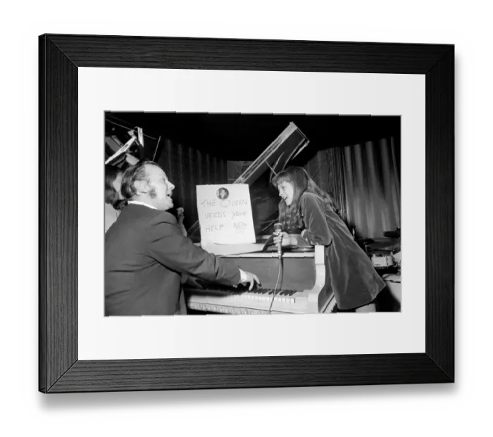 Framed Print : Kim Fentiman, aged 12, read about the dockers have a whip-round for Prince Phillip