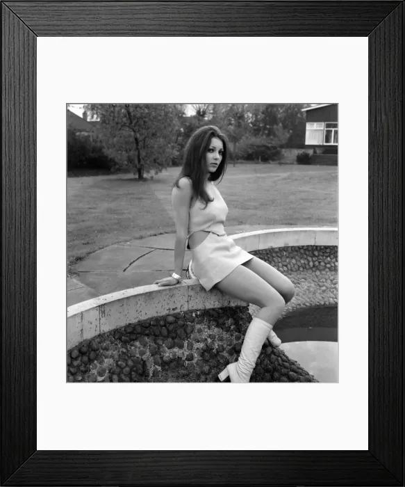 Framed Print : 20 year old Louise Clark from Kilburn, is following in the footsteps of her actress Framed Print : 20 year old Louise Clark from Kilburn, is following in the footsteps of her actress