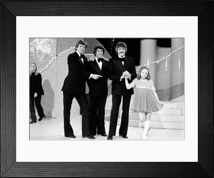 Framed Print : Lena Zavaroni in the Bachelors Show. Lena Zavaroni 10 yrs old has a school lesson in Framed Print : Lena Zavaroni in the Bachelors Show. Lena Zavaroni 10 yrs old has a school lesson in