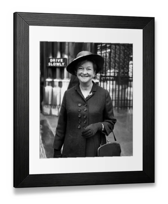 Framed Print : Beryl Reid. May 1966 P009802 Framed Print : Beryl Reid. May 1966 P009802
