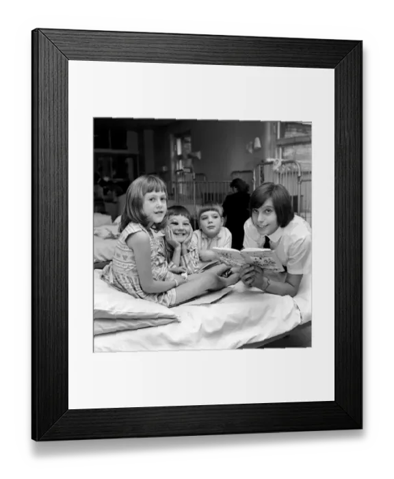 Framed Print : 15 year-old schoolgirl Elaine Smith from Edwin Swain School in Chesterfield Framed Print : 15 year-old schoolgirl Elaine Smith from Edwin Swain School in Chesterfield
