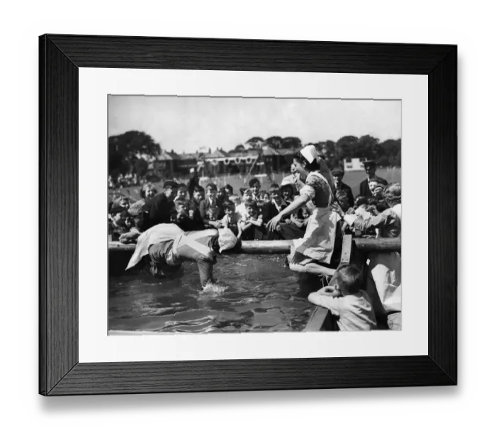 Framed Print : Sports at Winwick Hospital Wannington, Lancs. June 1941 P009968