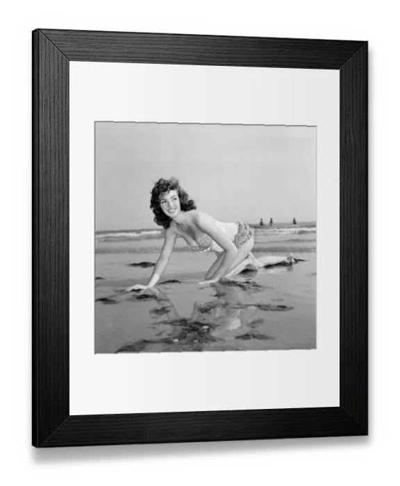 Framed Print : Glamour girls Marion and Jean Collins on the beach. June 1960 M4323-001