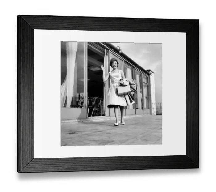 Framed Print : Singer Valerie Masters appearing at the Empire Theatre, Newcastle. June 1960 M4463-003