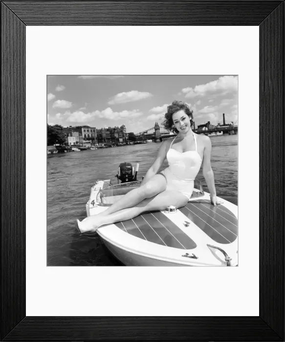 Framed Print : Glamour girl  /  actress June Barry at Hammersmith Pier. June 1960 M4372-003