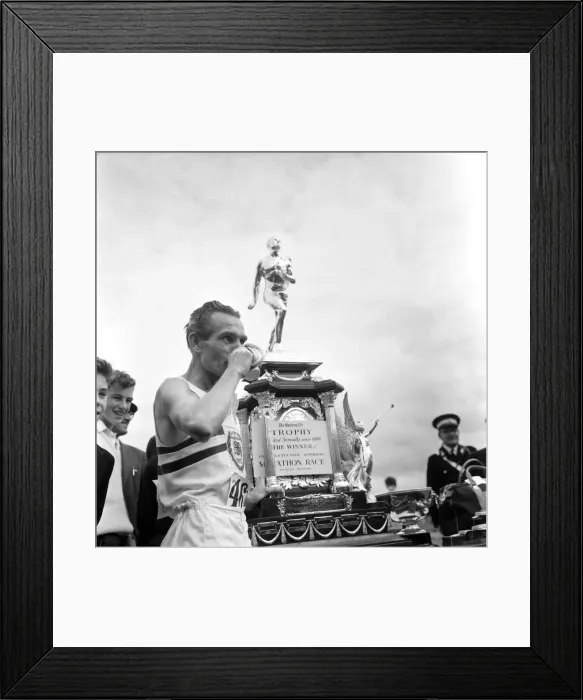 Framed Print : Kinnaird Trophy Meeting at Chiswick, Athletics Gordon Pirie wins the 3000 meters Framed Print : Kinnaird Trophy Meeting at Chiswick, Athletics Gordon Pirie wins the 3000 meters