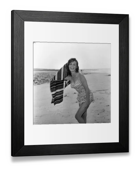Framed Print : Beach Glamour: Having holiday fun in the sun at Minnis Bay near Margate, Kent Framed Print : Beach Glamour: Having holiday fun in the sun at Minnis Bay near Margate, Kent