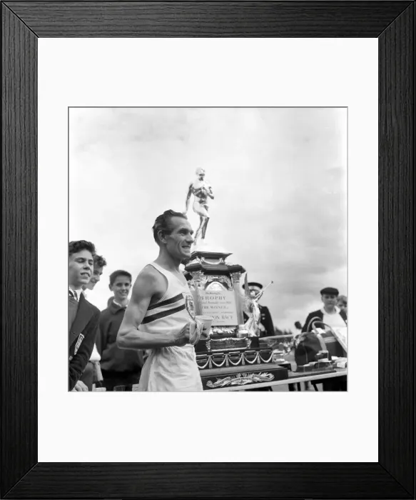 Framed Print : Kinnaird Trophy Meeting at Chiswick, Athletics Gordon Pirie wins the 3000 meters Framed Print : Kinnaird Trophy Meeting at Chiswick, Athletics Gordon Pirie wins the 3000 meters