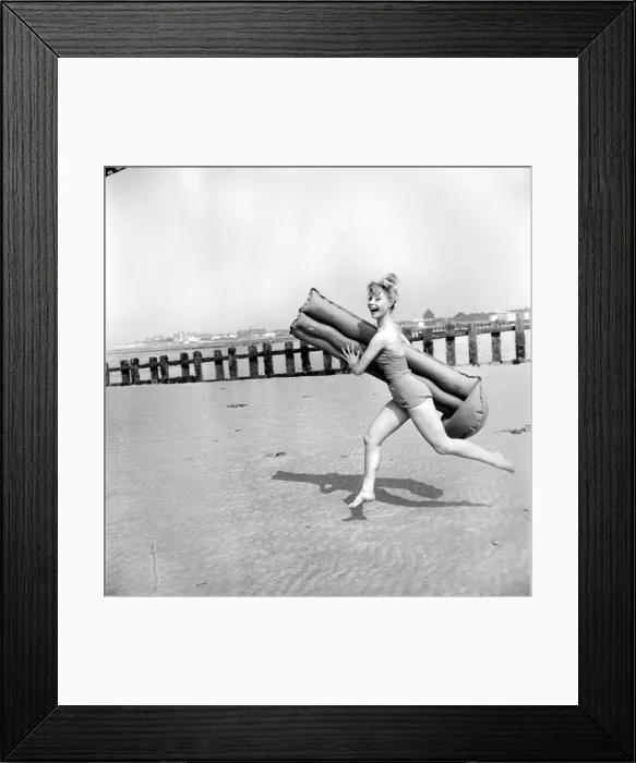 Framed Print : Beach Glamour: Having holiday fun in the sun at Minnis Bay near Margate, Kent Framed Print : Beach Glamour: Having holiday fun in the sun at Minnis Bay near Margate, Kent
