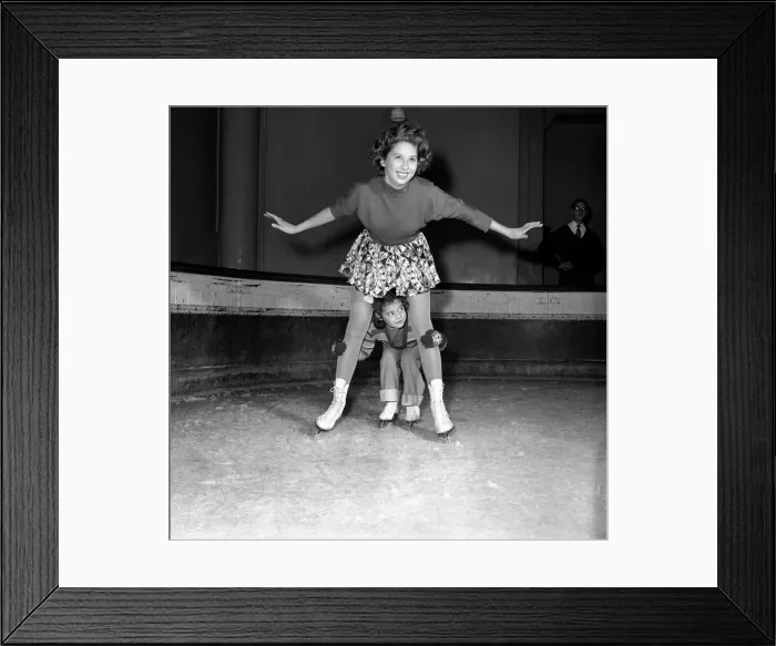 Framed Print : Children: Playing. In spite of the cold weather outside the Queensway Ice Rink, Bayswater Framed Print : Children: Playing. In spite of the cold weather outside the Queensway Ice Rink, Bayswater