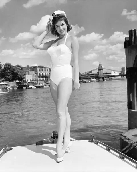 Glamour girl  /  actress June Barry at Hammersmith Pier. June 1960 M4372-009