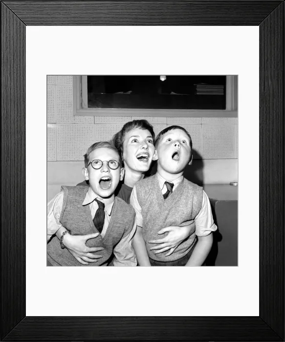 Framed Print : Petula Clark coaxing Gordon Rowe, aged 6, and Mark Holmes (with glasses) aged nine