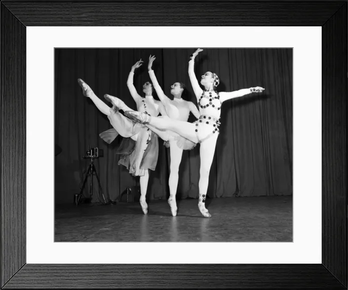 Framed Print : Entertainment Dance Ballet. (Left to right) Three of the principal dancers Margaret Hill
