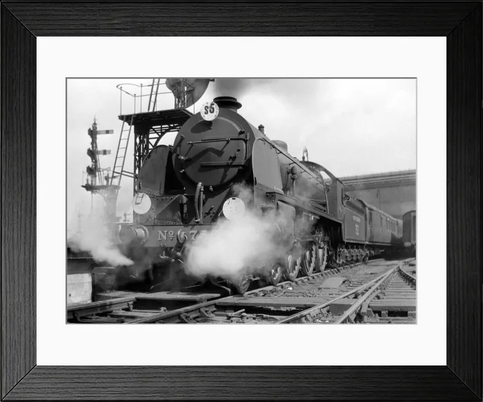 Framed Print : Southern company steam engine at Waterloo Station on London, 1932 Framed Print : Southern company steam engine at Waterloo Station on London, 1932