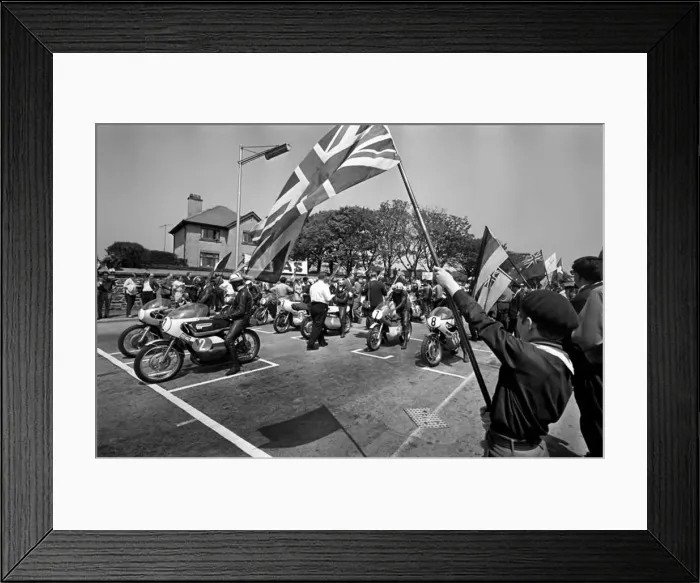 Framed Print : Sport Motorcycling: Isle of man TT Racing Production 250CC Class Framed Print : Sport Motorcycling: Isle of man TT Racing Production 250CC Class