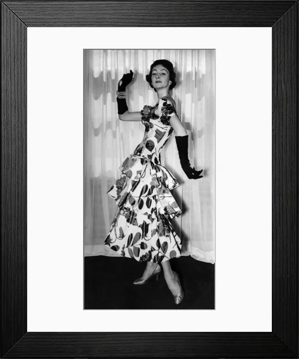 Framed Print : Fashion 1950 s. P008662 Framed Print : Fashion 1950 s. P008662