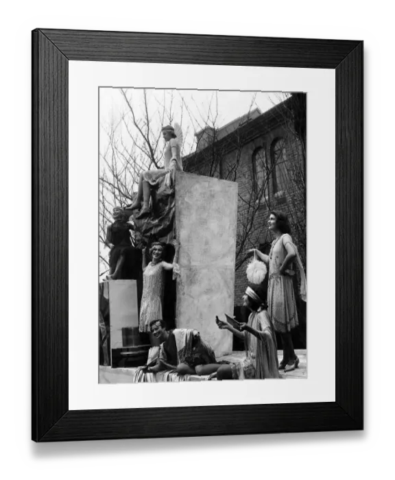 Framed Print : Fashion 1920 s: Students of Bromley (Kent) School of Art will stage a fashion display