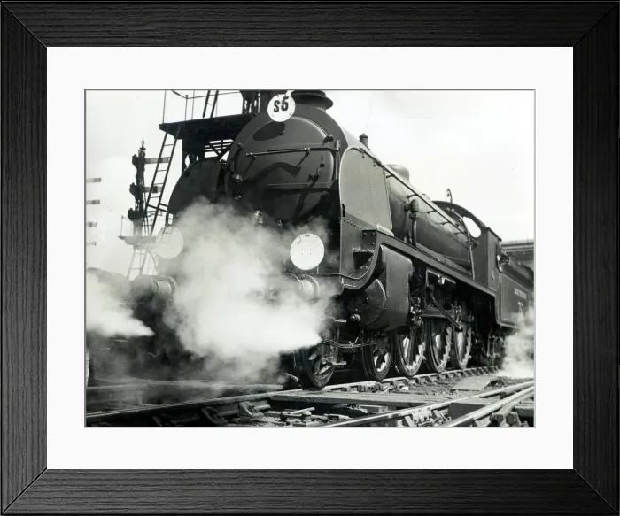 Framed Print : 752 Locomotive of the Southern Railway leaving Waterloo Station. c. 1950 Framed Print : 752 Locomotive of the Southern Railway leaving Waterloo Station. c. 1950