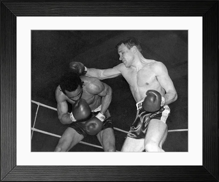 Framed Print : Dave Charnley, right, during his fight with the Frenchman Fernand Nollet Framed Print : Dave Charnley, right, during his fight with the Frenchman Fernand Nollet